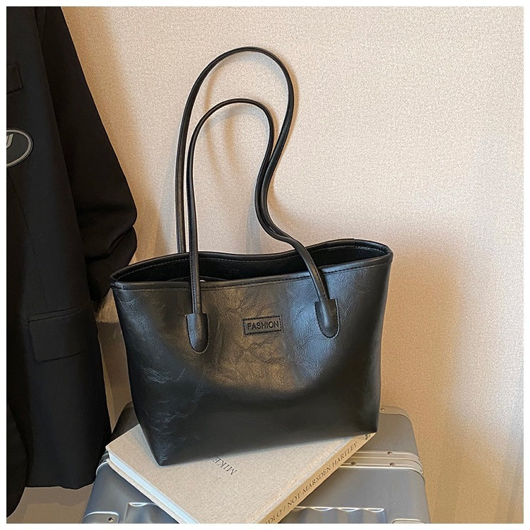 Fashion Retro Oil Wax Skin Commuting Large Capacity Shoulder Bag