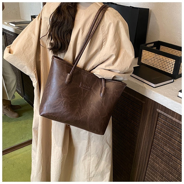 Fashion Retro Oil Wax Skin Commuting Large Capacity Shoulder Bag