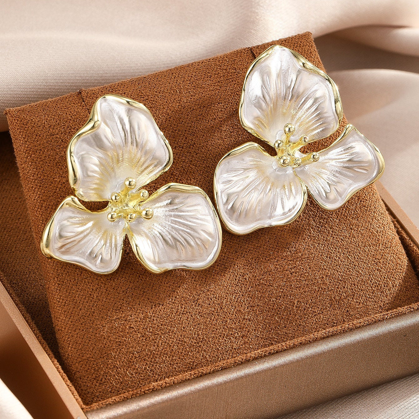 Bloom Pearl Earrings – GLOW Edition