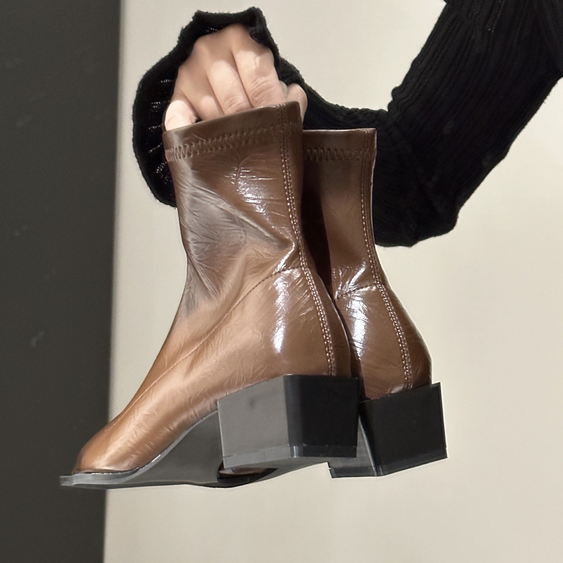 Luna Leather Chelsea Boots – NOIR Edition