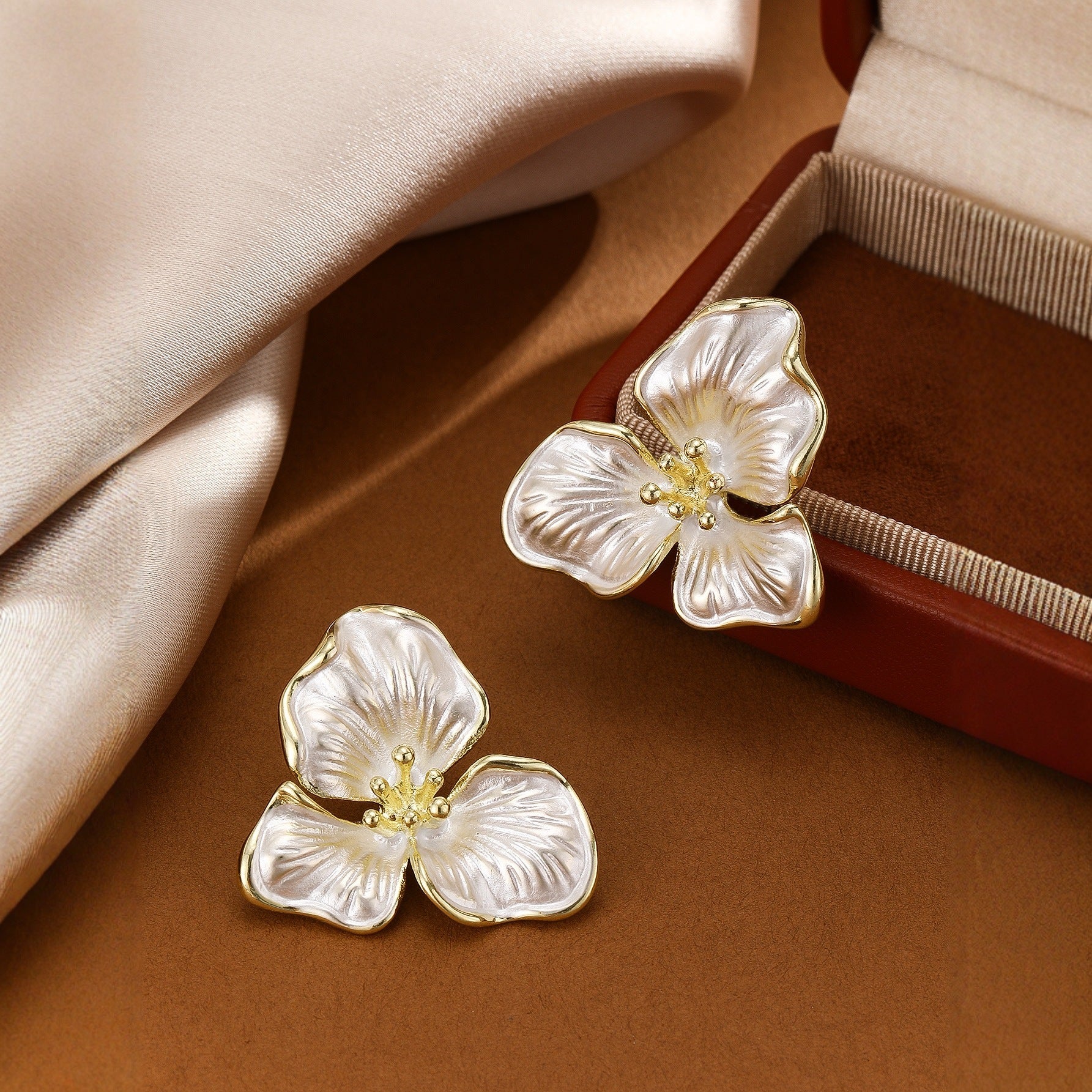 Bloom Pearl Earrings – GLOW Edition