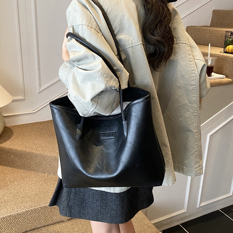 Fashion Retro Oil Wax Skin Commuting Large Capacity Shoulder Bag